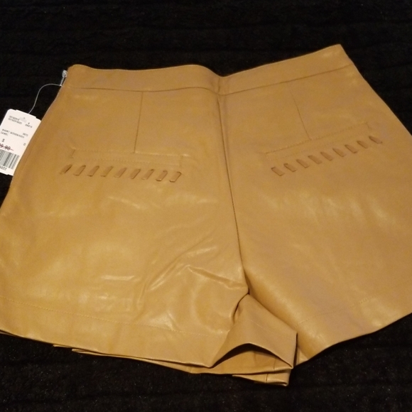 Shorts - Picture 3 of 3